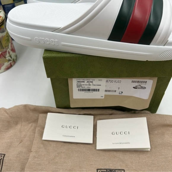 Men’s Gucci, Ace Web, striped rubber pool slide size 9 made in Italy.